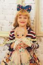 11-885パッチワークドールプリントスカート <br>(ピンク/★コン) <br>・TODDLER￥23,980～(100～140cm) <br>・SISTER￥28,380-(150/160cm) <br>11-878マルチボーダータートルニット <br>(ピンク/★コン) <br>・TODDLER￥17,380～(100～140cm) <br>・SISTER￥19,580-(150/160cm) <br>11-898お花リボンカチューシャ <br>(★ブルー/アカ)￥17,380-(Fサイズ)