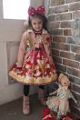 11-890パッチワークドールプリントワンピース <br>(★ピンク/コン) <br>・TODDLER￥31,680～(100～140cm) <br>・SISTER￥36,080-(150/160cm) <br>11-878マルチボーダータートルニット <br>(★ピンク/コン) <br>・TODDLER￥17,380～(100～140cm) <br>・SISTER￥19,580-(150/160cm) <br>11-871ドールニットカーディガン <br>(★ピンク/アカ) <br>・TODDLER￥39,380～(S/M/Lサイズ) <br>・SISTER￥43,780-(Fサイズ) <br>11-898お花リボンカチューシャ <br>(ブルー/★アカ)￥17,380-(Fサイズ) <br>11-903リボン柄タイツ <br>(アイボリー/★グリーン/コン)￥5,830-(105/120/135/150cm) <br>11-755 3連リボンブーツ <br>(★ピンク/チャ/アカ)￥14,080～(17～24cm)