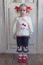 11-012うさぎペプラムトレーナー <br>(★オフ白/ピンク) <br>・BABY￥14,080-(80/90cm) <br>・TODDLER￥15,180-(100～130cm) <br>11-013うさぎデニムニットパンツ <br>(★コン) <br>・BABY￥12,980-(80/90cm) <br>・TODDLER￥14,080-(100～130cm) <br>11-026リボンクリップ <br>(ピンク/サックス/★アカ)￥3,850-(Fサイズ) <br>＊リボンクリップは1点の価格となります。 <br>10-020リボンストラップシューズ <br>(ピンク/★アカ/クロ) <br>・BABY￥9,130-(13/14cm) <br>＊クロは14cmのみ <br>・TODDLER￥9,680～(15～21cm) <br>＊ピンクは18cmまで
