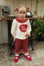 11-110いちごスカラップ刺繍プルオーバー <br>(★オフ白/ピンク) <br>・BABY￥12,980-(80/90cm) <br>・TODDLER￥14,080～(100～140cm) <br>11-115いちごドット7分丈パンツ <br>(ピンク/★アカ) <br>・BABY￥14,080-(80/90cm) <br>・TODDLER￥15,180～(100～140cm) <br>11-132ハートいちごポニー <br>(ピンク/★アカ)￥3,850-(Fサイズ) <br>11-062レースソックス <br>(★オフ白)￥3,080-(11～20cm) <br>10-020リボンストラップシューズ <br>(ピンク/★アカ/クロ) <br>・BABY￥9,130-(13/14cm) <br>＊クロは14cmのみ <br>・TODDLER￥9,680～(15～21cm) <br>＊ピンクは18cmまで