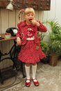 11-102いちごドットジャケット <br>(ピンク/★アカ)￥25,080～(100～140cm) <br>11-110いちごスカラップ刺繍プルオーバー <br>(★オフ白/ピンク) <br>・BABY￥12,980-(80/90cm) <br>・TODDLER￥14,080～(100～140cm) <br>11-121いちごドットスカート <br>(ピンク/★アカ)￥16,280～(100～140cm) <br>11-132ハートいちごポニー <br>(ピンク/★アカ)￥3,850-(Fサイズ) <br>11-139いちご柄ハイソックス <br>(★オフ白/ピンク)￥3,520-(11～20cm) <br>11-009グリッターシューズ <br>(オフ白/ピンク/★アカ)￥12,980～(17～24cm)