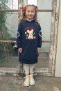 11-127スイーツフレンズトレーナーワンピース <br>（ピンク/★コン） <br>・TODDLER￥14,080～(110～140cm) <br>・SISTER￥16,280-(150/160cm) <br>11-117裾リボンレギンス <br>（★オフ白/ピンク）￥9,680～(110～140cm) <br>11-026リボンクリップ <br>(ピンク/サックス/★アカ)￥3,850-(Fサイズ) <br>＊リボンクリップは1点の価格となります。 <br>靴　参考商品