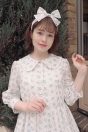 14-206アンティークローズプリントミディ丈ワンピース <br>(ピンク/★サックス)￥32,780-(Fサイズ) <br>14-209アンティークローズプリントリボンカチューシャ <br>(ピンク/★サックス)￥8,580-(Fサイズ)