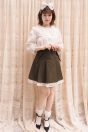 14-203レース＆ピンタックブラウス <br>(★オフ白)￥19,580-(Fサイズ) <br>14-208レースリボンカチューシャ <br>(★オフ白)￥8,580-(Fサイズ) <br>14-204プリーツスカート <br>(★カーキ)￥18,480-(S/Mサイズ) <br>14-210レース＆リボンソックス <br>(★オフ白/クロ)￥4,180-(23cm) <br>その他　参考商品