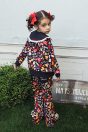 11-201くまスイーツプリントジャケット <br>（オフ白/★コン） <br>・BABY￥15,180-(Fサイズ) <br>・TODDLER￥16,280～(100～140cm) <br>・SISTER￥18,480-(Fサイズ) <br>11-212くまスイーツプリントパンツ <br>（オフ白/★コン） <br>・TODDLER￥18,480～(100～140cm) <br>・SISTER￥20,680-(Fサイズ) <br>11-026リボンクリップ <br>(ピンク/サックス/★アカ)￥3,850-(Fサイズ) <br>＊リボンクリップは1点の価格となります。 <br>靴　参考商品