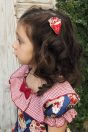 11-322シャーリークレーププリントワンピース <br>(ピンク/★コン) <br>・TODDLER￥33,880～(100～140cm) <br>・SISTER￥-(150/160cm) <br>11-332リボンクリップセット <br>（ピンク/★アカ）￥12,980～(Fサイズ)