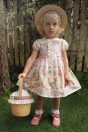 11-416あひるお出かけプリントワンピース <br>(★ピンク/サックス) <br>・BABY￥33,880-(80/90cm) <br>・TODDLER￥36,080～(100～140cm) <br>11-430お花レース麦わらバッグ <br>(★ピンク/サックス) ￥12,980-(Fサイズ) <br>11-425お花レース麦わら帽子 <br>(★ピンク/サックス) <br>￥11,880-(52cm～56cm) <br>11-427あひるクリップ <br>(★クリーム) ￥5,830-(Fサイズ) <br>11-431お花レースソックス <br>(オフ白/★ピンク) <br>￥3,520-(9～20cm) <br>10-020リボンストラップシューズ <br>(★ピンク/アカ/クロ) <br>・BABY￥9,130-(13/14cm) <br>＊クロは14cmのみ <br>・TODDLER￥9,680～(15～21cm) <br>＊ピンクは18cmまで<br><br>＊お花レース麦わら帽子、お花レース麦わらバッグは5月中旬頃の入荷予定です。 <br>発売の際に、New Arrival Newsでお知らせいたします。