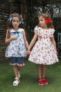 【左】 <br>11-403カットボイルストロベリープリントチュニック <br>(アイボリー/★サックス) <br>・TODDLER ¥27,280～(100～140cm) <br>・SISTER ¥31,680-(150/160cm) <br>11-414フラワーブーケパンツ <br>(ピンク/★サックス) <br>・TODDLER ¥21,780～(100～140cm) <br>・SISTER ¥23,980-(150/160cm) <br>11-026リボンクリップ <br>(ピンク/★サックス/アカ)￥3,850-(Fサイズ) <br>＊リボンクリップは1点の価格となります。 <br>11-340リボンフリルサンダル <br>(★オフ白/ピンク/アカ) <br>・BABY￥9,680-(14cm) <br>・TODDLER￥10,230～(15～21cm) <br>【右】 <br>11-421カットボイルストロベリープリントサンドレス <br>(★アイボリー/サックス) <br>・TODDLER ¥36,080～(100～140cm) <br>11-026リボンクリップ <br>(ピンク/サックス/★アカ)￥3,850-(Fサイズ) <br>＊リボンクリップは1点の価格となります。 <br>11-340リボンフリルサンダル <br>(オフ白/ピンク/★アカ) <br>・BABY￥9,680-(14cm) <br>・TODDLER￥10,230～(15～21cm)