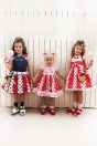 【左】 <br>11-456いちごモチーフ付きプルオーバー <br>(ピンク/★コン) <br>・TODDLER ¥17,380～(100～140cm) <br>・SISTER ¥19,580-(150/160cm) <br>11-457ストロベリードットプリントスカート <br>(ピンク/★コン) <br>・TODDLER ¥23,980～(100～140cm) <br>・SISTER ¥28,380-(150/160cm) <br>11-475ストライプリボンクリップ <br>(ピンク/アカ/★コン) ¥7,480-(Fサイズ) <br>11-476ストロベリーポシェット <br>(ピンク/★コン) ¥19,580-(Fサイズ) <br>11-480ストロベリーソックス <br>(ピンク/★コン) ￥3,520-(14～23cm) <br>11-340リボンフリルサンダル <br>(★オフ白/ピンク/アカ) <br>・BABY￥9,680-(14cm) <br>・TODDLER￥10,230～(15～21cm) <br>【中央】 <br>11-464ストロベリードットプリントワンピース <br>(★ピンク/コン) <br>・BABY ¥29,480-(80/90cm) <br>・TODDLER ¥31,680～(100～140cm) <br>11-481ストロベリーリボンポニー <br>(★アカ) ¥4,950-(Fサイズ) <br>11-062レースソックス <br>(★オフ白)￥3,080-(11～20cm) <br>10-020リボンストラップシューズ <br>(ピンク/★アカ/クロ) <br>・BABY￥9,130-(13/14cm) <br>＊クロは14cmのみ <br>・TODDLER￥9,680～(15～21cm) <br>＊ピンクは18cmまで <br>【右】 <br>11-468ストロベリードットプリントサンドレス <br>(★ピンク/コン) <br>・TODDLER ¥32,780～(100～140cm) <br>11-475ストライプリボンクリップ <br>(★ピンク/アカ/コン) ¥7,480-(Fサイズ) <br>11-476ストロベリーポシェット <br>(★ピンク/コン) ¥19,580-(Fサイズ) <br>11-480ストロベリーソックス <br>(★ピンク/コン) ￥3,520-(14～23cm) <br>11-340リボンフリルサンダル <br>(オフ白/ピンク/★アカ) <br>・BABY￥9,680-(14cm) <br>・TODDLER￥10,230～(15～21cm)