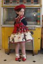 11-621ブリティッシュプードルプリントワンピース <br>(ピンク/★アカ) <br>・TODDLER ¥36,080～(100～140cm) <br>・SISTER ¥40,480-(150/160cm) <br>11-611リブテレコカットソー <br>(チャ/★コン/クロ) <br>・TODDLER ¥16,280～(100～140cm) <br>・SISTER ¥18,480-(150/160cm) <br>11-630ラブレターベレー帽 <br>(ピンク/★アカ) ¥19,580-(54/56cm) <br>11-633ベルベットリボンクリップ <br>(ピンク/★コン) ¥5,280-(Fサイズ) <br>11-636プードルソックス <br>(★オフ白/ピンク) ¥3,520-(13～20cm) <br>11-009グリッターシューズ <br>(オフ白/ピンク/★アカ)￥12,980～(17～24cm)