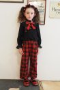 11-610セーラーリボンプルオーバー <br>(コン/★クロ) <br>・TODDLER ¥18,480～(100～140cm) <br>・SISTER ¥20,680-(150/160cm) <br>11-618タータンチェックパンツ <br>(ブルー/★アカ) <br>・TODDLER ¥17,380～(100～140cm) <br>・SISTER ¥19,580-(150/160cm) <br>11-631タータンチェックフリルヘッドドレス <br>(ブルー/★アカ) ¥11,880-(Fサイズ) <br>11-637リボン柄ニーハイソックス <br>(コン/★クロ) ¥3,520-(14～23cm) <br>11-009グリッターシューズ <br>(オフ白/ピンク/★アカ)￥12,980～(17～24cm)