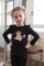 11-608ねこちゃん＆カフェアップリケカットソー <br>(ピンク/★クロ) <br>・TODDLER ¥15,180～(100～140cm) <br>・SISTER ¥17,380-(150/160cm) <br>11-615裾フリルデニムニットパンツ <br>(★クロ) <br>・TODDLER ¥14,080～(100～140cm) <br>・SISTER ¥16,280-(150/160cm) <br>11-026リボンクリップ <br>(★ピンク/サックス/アカ)￥3,850-(Fサイズ) <br>＊リボンクリップは1点の価格となります。