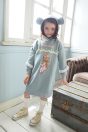 11-725くま耳フード付きトレーナーワンピース <br>(★サックス/コン) <br>・TODDLER ¥17,380～(100～140cm) <br>11-682スカラップドットレース付きハイソックス <br>(★オフ白/ピンク/サックス) ¥3,850-(13～20cm) <br>靴　参考商品