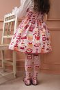 11-672シャーリーカフェプリントジャンパースカート <br>(アイボリー/★ピンク) <br>・TODDLER ¥33,880～(100～140cm) <br>・SISTER ¥38,280-(150/160cm) <br>11-659ドットロゴ刺繍ブラウス <br>(★ピンク/アカ) <br>・TODDLER ¥17,380～(100～140cm) <br>・SISTER ¥19,580-(150/160cm) <br>11-683シャーリーカフェニーハイソックス <br>(★ピンク/アカ) ¥3,850-(14～23cm) <br>11-009グリッターシューズ <br>(オフ白/★ピンク/アカ)￥12,980～(17～24cm)