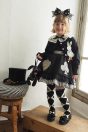 11-707ラビットニットカーディガン <br>(アイボリー/★クロ) <br>・TODDLER ¥29,480～(S/M/L) <br>・SISTER ¥33,880-(Fサイズ) <br>11-711はしごレース袖プルオーバー <br>(★クロ) <br>・TODDLER ¥20,680～(100～140cm) <br>・SISTER ￥22,880-(150/160cm) <br>11-718ストライプフリルトランプモチーフスカート <br>(★クロ) <br>・TODDLER ¥26,180～(100～140cm) <br>・SISTER ¥30,580-(150/160cm) <br>11-737ストライプリボンパールカチューシャ <br>(★クロ) ¥16,280-(Fサイズ) <br>11-746ダイヤ柄ニーハイソックス <br>(★クロ) ¥3,850-(14～23cm) <br>11-024リボンストラップシューズ <br>(ゴールド/★クロ)￥14,080～(15～24㎝) <br>※バッグ 参考商品