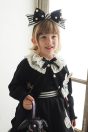 11-707ラビットニットカーディガン <br>(アイボリー/★クロ) <br>・TODDLER ¥29,480～(S/M/L) <br>・SISTER ¥33,880-(Fサイズ) <br>11-711はしごレース袖プルオーバー <br>(★クロ) <br>・TODDLER ¥20,680～(100～140cm) <br>・SISTER ￥22,880-(150/160cm) <br>11-718ストライプフリルトランプモチーフスカート <br>(★クロ) <br>・TODDLER ¥26,180～(100～140cm) <br>・SISTER ¥30,580-(150/160cm) <br>11-737ストライプリボンパールカチューシャ <br>(★クロ) ¥16,280-(Fサイズ) 　<br>※バッグ 参考商品