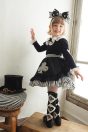 11-711はしごレース袖プルオーバー <br>(★クロ) <br>・TODDLER ¥20,680～(100～140cm) <br>・SISTER ￥22,880-(150/160cm) <br>11-718ストライプフリルトランプモチーフスカート <br>(★クロ) <br>・TODDLER ¥26,180～(100～140cm) <br>・SISTER ¥30,580-(150/160cm) <br>11-737ストライプリボンパールカチューシャ <br>(★クロ) ¥16,280-(Fサイズ) <br>11-746ダイヤ柄ニーハイソックス <br>(★クロ) ¥3,850-(14～23cm) <br>11-024リボンストラップシューズ <br>(ゴールド/★クロ)￥14,080～(15～24㎝)