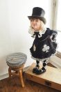 11-711はしごレース袖プルオーバー <br>(★クロ) <br>・TODDLER ¥20,680～(100～140cm) <br>・SISTER ￥22,880-(150/160cm) <br>11-718ストライプフリルトランプモチーフスカート <br>(★クロ) <br>・TODDLER ¥26,180～(100～140cm) <br>・SISTER ¥30,580-(150/160cm) <br>11-746ダイヤ柄ニーハイソックス <br>(★クロ) ¥3,850-(14～23cm) <br>11-024リボンストラップシューズ <br>(ゴールド/★クロ)￥14,080～(15～24㎝)