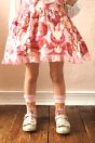 11-719くま＆うさぎぬいぐるみプリントワンピース <br>(アイボリー/★ピンク) <br>・BABY ¥29,480-(80/90cm) <br>・TODDLER ¥31,680～(100～140cm) <br>11-744くまぬいぐるみソックス <br>(オフ白/★ピンク) ¥3,850-(11～20cm) <br>11-537リボンTストラップシューズ <br>(ピンク/アカ/★ゴールド) ¥11,880～(13～19cm)