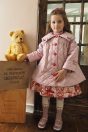 11-701フレアキルトコート <br>(アイボリー/★ピンク) <br>・TODDLER ¥38,280～(100～140cm) <br>11-726くま＆うさぎぬいぐるみプリントジャンパースカート <br>(アイボリー/★ピンク) <br>・TODDLER ¥31,680～(100～140cm) <br>・SISTER ¥36,080-(150/160cm) <br>11-710リブテレコフリルカットソー <br>(★ピンク/アカ/クロ) <br>・TODDLER ¥11,880～(100～140cm) <br>・SISTER ¥14,080-(150/160cm) <br>11-745くまぬいぐるみニーハイソックス <br>(★ピンク/アカ) ¥3,850-(14～23cm) <br>11-739別珍リボンクリップ <br>(★ピンク/アカ/クロ) ¥7,480-(Fサイズ) <br>11-009グリッターシューズ <br>(オフ白/★ピンク/アカ)￥12,980～(17～24㎝）