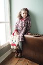 11-730タータンチェックくま刺繍ワンピース <br>(★オフ白/グリーン) <br>・TODDLER ¥27,280～(100～130cm) <br>11-741くまぬいぐるみバッグ <br>(★ベージュ) ¥25,080-(Fサイズ) <br>11-745くまぬいぐるみニーハイソックス <br>(ピンク/★アカ) ¥3,850-(14～23cm) <br>11-739別珍リボンクリップ <br>(ピンク/★アカ/クロ) ¥7,480-(Fサイズ) <br>11-755 3連リボンブーツ <br>(ピンク/★チャ/アカ) ¥14,080～(17～24cm)