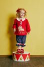 10-704サーカスアップリケプルオーバー <br>(オフ白/★アカ) <br>・BABY￥16,280-(80/90cm) <br>・TODDLER￥17,380～(100～140cm) <br>10-714デニムニットレース付きパンツ <br>(★コン) <br>・BABY￥11,880-(80/90cm) <br>・TODDLER￥12,980～(100～140cm) <br>11-026リボンクリップ <br>(ピンク/サックス/★アカ)￥3,850-(Fサイズ) <br>＊リボンクリップは1点の価格となります。 <br>11-062リボン付きソックス <br>(★オフ白)￥3,080-(11～20cm) <br>10-523布リボンストラップシューズ <br>(ピンク/★アカ/クロ)￥11,880～(14～21㎝）
