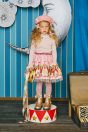 11-708リブテレコプルオーバー <br>(★ピンク/ブルー) <br>・TODDLER￥14,080～(100～140cm) <br>・SISTER ￥16,280-(150/160cm) <br>11-711シャーリーサーカスプリントスカート <br>(★ピンク/ブルー)￥25,080～(100～140cm) <br>11-375ストライプリボンベレー帽 <br>(★ピンク/ブルー)￥21,780-(54/56cm) <br>11-727サーカスクリップ <br>(★ピンク)￥7,480-(Fサイズ) <br>11-733サーカスニーハイソックス <br>(★ピンク/ブルー)￥3,520-(14～23cm) <br>11-736リボンエンジニアブーツ <br>(クロ/★ゴールド)￥16,280～(17～24cm)
