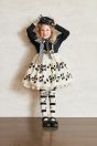11-720音符レースワンピース <br>(★オフ白/黒) <br>・TODDLER￥45,980～(100～140cm) <br>・SISTER ￥50,380-(150/160cm) <br>11-726ハロウインドレスハット <br>(★クロ)￥28,380-(Fサイズ) <br>11-734音符ボーダーニーハイソックス <br>(★クロ)￥3,850-(14～23cm) <br>11-024リボンストラップシューズ <br>(★クロ/ゴールド)￥14,080～(15～24cm)