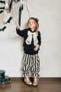 11-703ハロウィンロングパーカー <br>(★クロ) <br>・TODDLER￥25,080～(100～140cm) <br>・SISTER ￥29,480-(150/160cm) <br>11-712ドロワーズパンツ <br>(アカ/★クロ) <br>・TODDLER￥18,480～(100～140cm) <br>・SISTER ￥20,680-(150/160cm) <br>11-736リボンエンジニアブーツ <br>(クロ/★ゴールド)￥16,280～(17～24cm)