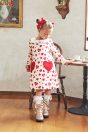 11-718ハートポケットワンピース <br>(★オフ白/クロ)￥16,280～(100～140cm) <br>11-007ピコリボンクリップ <br>(ピンク/サックス/★アカ)￥3,850-(Fサイズ) <br>＊リボンクリップは1点の価格となります。 <br>11-036グログランリボンつきハイソックス <br>(★オフ白)¥3,520-(17～20cm) <br>11-736リボンエンジニアブーツ <br>(クロ/★ゴールド)￥16,280～(17～24cm)