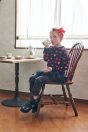 11-707ハートペプラムトレーナー <br>(オフ白/★クロ) <br>・TODDLER￥15,180～(100～140cm) <br>・SISTER ￥17,380-(150/160cm) <br>11-713サイドリボンデニム風パンツ <br>(コン/★クロ) <br>・TODDLER￥14,080～(100～140cm) <br>・SISTER ￥16,280-(150/160cm) <br>11-007ピコリボンクリップ <br>(ピンク/サックス/★アカ)￥3,850-(Fサイズ) <br>＊リボンクリップは1点の価格となります <br>11-736リボンエンジニアブーツ <br>(★クロ/ゴールド)￥16,280～(17～24cm)