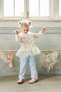 10-007 うさぎバレリーナプリントトレーナー <br>(★オフ白/サックス) <br>・BABY￥15,180-(80cm/90cm) <br>・TODDLER￥16,280～(100～140cm) <br>10-009スワンストレッチパンツ <br>(ピンク/★サックス) <br>・BABY￥14,080-(80cm/90cm) <br>・TODDLER￥15,180～(100～140cm) <br>11-029スワンクリップ <br>(★サックス)￥5,280-(Fサイズ) <br>11-035 グログランリボンつきクルーソックス <br>(★オフ白)￥3,520-(11～23cm) <br>10-523布リボンストラップシューズ <br>(★ピンク/アカ/クロ)￥11,880～(14～21㎝）