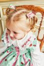 10-115 チョコレートプリントジャンパースカート <br>(アイボリー/★ミント) <br>・BABY￥30,580-(80cm/90cm) <br>・TODDLER￥32,780～(100～140cm) <br>10-104 リボン襟カットソーブラウス <br>(★ピンク/アカ) <br>・BABY￥16,280-(80cm/90cm) <br>・TODDLER￥17,380～(100～140cm) <br>11-122 チョコレートポニー <br>(★ピンク/アカ)￥6,380-(Fサイズ)