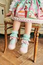 10-115 チョコレートプリントジャンパースカート <br>(アイボリー/★ミント) <br>・BABY￥30,580-(80cm/90cm) <br>・TODDLER￥32,780～(100～140cm) <br>10-127 ハートレース付きソックス <br>(オフ白/★ミント)￥4,180-(13～20cm) <br>10-523・524 布リボンストラップシューズ <br>(★ピンク/アカ/クロ)￥11,880～(14～21cm) ※19～21cmはアカ/クロ 2色のご用意です