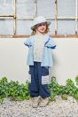 <br>11-200 ケープ風ウィンドブレーカー <br>(ピンク/★サックス)￥18,480～(100～140cm/Fサイズ) <br>11-206 BABYプリントカットソー <br>(ピンク/★サックス)￥11,880～(100～160cm) <br>11-209 ガーリーワークパンツ <br>(ピンク/★コン)￥16,280～(100～160cm) <br>11-220 ギンガムバケットハット <br>(★サックス/クロ)￥11,880-(52～58cm) <br>11-035 グログランリボンつきクルーソックス <br>(★オフ白)￥3,520-(11～23cm) <br>靴　参考商品