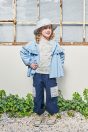 <br>11-200 ケープ風ウィンドブレーカー <br>(ピンク/★サックス)￥18,480～(100～140cm/Fサイズ) <br>11-206 BABYプリントカットソー <br>(ピンク/★サックス)￥11,880～(100～160cm) <br>11-209 ガーリーワークパンツ <br>(ピンク/★コン)￥16,280～(100～160cm) <br>11-220 ギンガムバケットハット <br>(★サックス/クロ)￥11,880-(52～58cm) <br>11-035 グログランリボンつきクルーソックス <br>(★オフ白)￥3,520-(11～23cm) <br>靴　参考商品
