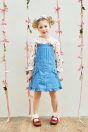 11-202 ローズブーケプリントブラウス <br>(★オフ白/ピンク)￥21,780～(100～160cm) <br>11-217 デニムサロペットスカート <br>(サックス/★ブルー)￥19,580～(100～160cm) <br>11-221 ローズブーケプリントヘアバンド <br>(★オフ白/ピンク)￥8,580-(Fサイズ) <br>11-035 グログランリボンつきクルーソックス <br>(★オフ白)￥3,520-(11～23cm) <br>11-013・014・015 グリッターシューズ <br>(オフ白/ピンク/★アカ)￥12,980～(17～24cm)