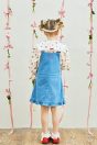 11-202 ローズブーケプリントブラウス <br>(★オフ白/ピンク)￥21,780～(100～160cm) <br>11-217 デニムサロペットスカート <br>(サックス/★ブルー)￥19,580～(100～160cm) <br>11-221 ローズブーケプリントヘアバンド <br>(★オフ白/ピンク)￥8,580-(Fサイズ) <br>11-035 グログランリボンつきクルーソックス <br>(★オフ白)￥3,520-(11～23cm) <br>11-013・014・015 グリッターシューズ <br>(オフ白/ピンク/★アカ)￥12,980～(17～24cm)