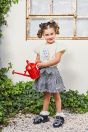 11-303 ガーデンプリントフリルTシャツ <br>(★オフ白/サックス) <br>・BABY￥11,880-(90cm) <br>・TODDLER ￥12,980～(100cm～140cm) <br>・SISTER ￥15,180-(150cm/160cm) <br>11-310 ウエストリボンキュロット <br>(★サックス/クロ) <br>・BABY￥12,980-(90cm) <br>・TODDLER ￥14,080～(100cm～140cm) <br>・SISTER ￥16,280-(150cm/160cm) <br>11-035 グログランリボンつきクルーソックス <br>(★オフ白)￥3,520-(11～23cm) <br>11-325・326・327 ダブルリボンスポーツサンダル <br>(オフ白/★クロ/パープル)￥12,980～(17～24cm)