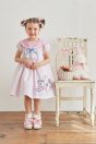 11-417 着せ替えアップリケワンピース <br>(★ピンク/キイロ) <br>・TODDLER ￥32,780～(100cm～140cm) <br>11-035 グログランリボンつきクルーソックス <br>(★オフ白)￥3,520-(11～23cm) <br>11-327リボンスカラップサンダル <br>(オフ白/★ピンク/アカ)￥11,880～(15～21cm)