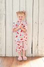 10-431 チェリープリントフリル甚平 <br>(★ピンク/サックス) <br>・BABY￥16,280-(90cm) <br>・TODDLER￥17,380-(100cm/110cm) <br>11-327リボンスカラップサンダル <br>(オフ白/★ピンク/アカ)￥11,880～(15～21cm)