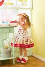 11-415 アイスクリームショッププリントサンドレス <br>(ミント/★アカ) <br>・TODDLER ￥33,880～(100cm～140cm) <br>・SISTER ￥38,280-(150cm/160cm) <br>11-420 ボンネットハット <br>(ミント/★アカ)￥25,080-(Fサイズ) <br>11-422 アイスクリームリボンクリップ <br>(ミント/★アカ)￥19,580-(Fサイズ) <br>11-035 グログランリボンつきクルーソックス <br>(★オフ白)￥3,520-(11～23cm) <br>11-327リボンスカラップサンダル <br>(オフ白/ピンク/★アカ)￥11,880～(15～21cm)