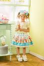 11-404 レースシャーリングプルオーバー <br>(★キイロ/アカ) <br>・TODDLER ￥16,280～(100cm～140cm) <br>・SISTER ￥18,480-(150cm/160cm) <br>11-414 アイスクリームショッププリントスカート <br>(★ミント/アカ) <br>・TODDLER ￥25,080～(100cm～140cm) <br>・SISTER ￥29,480-(150cm/160cm) <br>11-420 ボンネットハット <br>(★ミント/アカ)￥25,080-(Fサイズ) <br>11-422 アイスクリームリボンクリップ <br>(★ミント/アカ)￥19,580-(Fサイズ) <br>11-035 グログランリボンつきクルーソックス <br>(★オフ白)￥3,520-(11～23cm) <br>11-327リボンスカラップサンダル <br>(★オフ白/ピンク/アカ)￥11,880～(15～21cm)