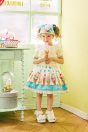 11-404 レースシャーリングプルオーバー <br>(★キイロ/アカ) <br>・TODDLER ￥16,280～(100cm～140cm) <br>・SISTER ￥18,480-(150cm/160cm) <br>11-414 アイスクリームショッププリントスカート <br>(★ミント/アカ) <br>・TODDLER ￥25,080～(100cm～140cm) <br>・SISTER ￥29,480-(150cm/160cm) <br>11-420 ボンネットハット <br>(★ミント/アカ)￥25,080-(Fサイズ) <br>11-422 アイスクリームリボンクリップ <br>(★ミント/アカ)￥19,580-(Fサイズ) <br>11-035 グログランリボンつきクルーソックス <br>(★オフ白)￥3,520-(11～23cm) <br>11-327リボンスカラップサンダル <br>(★オフ白/ピンク/アカ)￥11,880～(15～21cm)