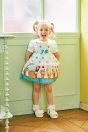10-401 アイス刺繍カットソーブラウス <br>(★オフ白) <br>・BABY￥15,180-(80cm/90cm) <br>・TODDLER￥16,280～(100～140cm) <br>10-413 アイスクリームショッププリントジャンパースカート <br>(★ミント/アカ) <br>・BABY￥33,880-(80cm/90cm) <br>・TODDLER￥36,080～(100～140cm) <br>10-421 アイスポニー <br>(★ピンク/アカ)￥6,380-(Fサイズ) <br>11-424アイスクリームポシェット <br>(ピンク/★ミント)￥14,080-(Fサイズ) <br>11-035 グログランリボンつきクルーソックス <br>(★オフ白)￥3,520-(11～23cm) <br>11-327リボンスカラップサンダル <br>(★オフ白/ピンク/アカ)￥11,880～(15～21cm)