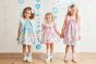 【左】 <br>11-464 マリンフレンズプリントサンドレス <br>(ピンク/★サックス) <br>・TODDLER ￥36,080～(100cm～140cm) <br>・SISTER ￥40,480-(150cm/160cm) <br>11-466 コットンレースカーディガン <br>(★オフ白/サックス) <br>・BABY￥18,480-(Fサイズ) <br>・TODDLER ￥19,580～(100cm～140cm) <br>・SISTER ￥21,780-(Fサイズ) <br>11-472 シアードットリボンクリップ <br>(ピンク/★サックス)￥8,580-(Fサイズ) <br>11-474 ドット透かし柄ソックス <br>(オフ白/ピンク/★サックス)￥3,520-(9～20cm) <br>11-327リボンスカラップサンダル <br>(★オフ白/ピンク/アカ)￥11,880～(15～21cm) <br><br>【中央】 <br>10-460 マリンフレンズプリントセーラーワンピース <br>(★ピンク/クリーム/サックス) <br>・BABY￥34,980-(80cm/90cm) <br>・TODDLER￥37,180～(100～140cm) <br>10-471 イルカポニー <br>(★ピンク/サックス)￥5,280-(Fサイズ) <br>11-473 マリンフレンズソックス <br>(★サックス)￥3,520-(13～20cm) <br>11-327リボンスカラップサンダル <br>(★オフ白/ピンク/アカ)￥11,880～(15～21cm) <br><br>【右】 <br>11-451 マリンフレンズプリントチュニック <br>(★ピンク/サックス)￥29,480～(100cm～140cm) <br>11-467 パステルバルーンパンツ <br>(クリーム/★サックス)￥17,380～(100cm～140cm) <br>11-472 シアードットリボンクリップ <br>(★ピンク/サックス)￥8,580-(Fサイズ) <br>11-474 ドット透かし柄ソックス <br>(オフ白/★ピンク/サックス)￥3,520-(9～20cm) <br>11-327リボンスカラップサンダル <br>(オフ白/★ピンク/アカ)￥11,880～(15～21cm)