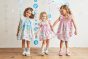 【左】 <br>11-464 マリンフレンズプリントサンドレス <br>(ピンク/★サックス) <br>・TODDLER ￥36,080～(100cm～140cm) <br>・SISTER ￥40,480-(150cm/160cm) <br>11-466 コットンレースカーディガン <br>(★オフ白/サックス) <br>・BABY￥18,480-(Fサイズ) <br>・TODDLER ￥19,580～(100cm～140cm) <br>・SISTER ￥21,780-(Fサイズ) <br>11-472 シアードットリボンクリップ <br>(ピンク/★サックス)￥8,580-(Fサイズ) <br>11-474 ドット透かし柄ソックス <br>(オフ白/ピンク/★サックス)￥3,520-(9～20cm) <br>11-327リボンスカラップサンダル <br>(★オフ白/ピンク/アカ)￥11,880～(15～21cm) <br><br>【中央】 <br>10-460 マリンフレンズプリントセーラーワンピース <br>(★ピンク/クリーム/サックス) <br>・BABY￥34,980-(80cm/90cm) <br>・TODDLER￥37,180～(100～140cm) <br>10-471 イルカポニー <br>(★ピンク/サックス)￥5,280-(Fサイズ) <br>11-473 マリンフレンズソックス <br>(★サックス)￥3,520-(13～20cm) <br>11-327リボンスカラップサンダル <br>(★オフ白/ピンク/アカ)￥11,880～(15～21cm) <br><br>【右】 <br>11-451 マリンフレンズプリントチュニック <br>(★ピンク/サックス)￥29,480～(100cm～140cm) <br>11-467 パステルバルーンパンツ <br>(クリーム/★サックス)￥17,380～(100cm～140cm) <br>11-472 シアードットリボンクリップ <br>(★ピンク/サックス)￥8,580-(Fサイズ) <br>11-474 ドット透かし柄ソックス <br>(オフ白/★ピンク/サックス)￥3,520-(9～20cm) <br>11-327リボンスカラップサンダル <br>(オフ白/★ピンク/アカ)￥11,880～(15～21cm)