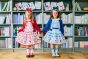 【左】 <br>11-618 アルファベットカードプリントワンピース <br>(★ピンク/サックス) <br>・TODDLER ￥33,880～(100cm～140cm) <br>・SISTER ￥38,280-(150cm/160cm) <br>11-601 スカラップニットカーディガン <br>(ブルー/★アカ) <br>・TODDLER ￥27,280～(100cm～140cm) <br>・SISTER ￥31,680-(Fサイズ) <br>11-622 カラーブレードヘッドドレス <br>(ブルー/★アカ)￥20,680-(Fサイズ) <br>11-624 アルファベットカードソックス <br>(★ピンク/サックス)￥3,520-(14～23cm) <br>11-013・014・015 グリッターシューズ <br>(オフ白/ピンク/★アカ)￥12,980～(17～24cm) <br><br>【右】 <br>11-602 アルファベットカードプルオーバー <br>(ピンク/★サックス) <br>・TODDLER ￥17,380～(100cm～140cm) <br>・SISTER ￥19,580-(150cm/160cm) <br>11-601 スカラップニットカーディガン <br>(★ブルー/アカ) <br>・TODDLER ￥27,280～(100cm～140cm) <br>・SISTER ￥31,680-(Fサイズ) <br>11-613 アルファベットカードプリントスカート <br>(ピンク/★サックス)￥26,180～(100cm～140cm) <br>11-622 カラーブレードヘッドドレス <br>(★ブルー/アカ)￥20,680-(Fサイズ) <br>11-624 アルファベットカードソックス <br>(ピンク/★サックス)￥3,520-(14～23cm) <br>11-013・014・015 グリッターシューズ <br>(★オフ白/ピンク/アカ)￥12,980～(17～24cm)