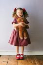 10-616 タータンリボンシャツワンピース <br>(★アカ/コン) <br>・TODDLER ￥26,180～(100cm～140cm) <br>・SISTER ￥30,580-(150cm/160cm) <br>11-035 グログランリボンつきクルーソックス <br>(★オフ白)￥3,520-(11～23cm) <br>10-523・524 布リボンストラップシューズ <br>(ピンク/★アカ/クロ)￥11,880～(14～21cm) <br>※19～21cmはアカ/クロ 2色のご用意です。