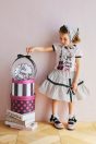 11-604 プレゼントフロッキーTシャツ <br>(★ピンク/ミント) <br>・TODDLER ￥17,380～(100cm～140cm) <br>・SISTER ￥19,580-(150cm/160cm) <br>11-614 モノトーンドットティアードスカート <br>(★ピンク/ミント) <br>・TODDLER ￥21,780～(100cm～140cm) <br>・SISTER ￥23,980-(150cm/160cm) <br>11-620 モノトーンドットバブーシュカ <br>(★ピンク/ミント)￥14,080-(Fサイズ) <br>11-035 グログランリボンつきクルーソックス <br>(オフ白/★クロ)￥3,520-(11～23cm) <br>11-013・014・015 グリッターシューズ <br>(オフ白/★ピンク/アカ)￥12,980～(17～24cm)